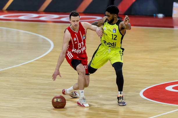 相较之下 相较之下